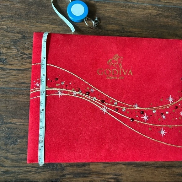 GODIVA Holiday Chocolate Box - Picture 8 of 10
